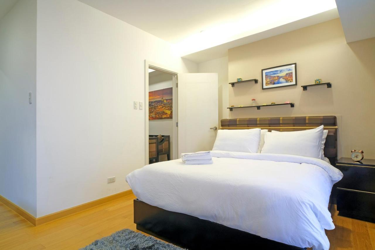 Milano Versace Suites Makati City Exterior foto